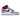 Ein High-Top-Sneaker „Nike Air Jordan 1 High Light Smoke Grey“ mit Obermaterial aus hellem, rauchgrauem und weißem Leder, schwarzem Nike-Swoosh und roten Akzenten am Knöchelkragen und Riemen.