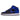 Eine Seitenansicht eines Nike Air Jordan 1 Mid Hyper Royal (GS)-Sneakers in Schwarz und Blau mit weißer Sohle und dem ikonischen Air Jordan-Logo.