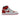 Eine Seitenansicht des klassischen Nike Air Jordan 1 High Heritage Sneakers mit weißem Korpus mit roten Akzenten und dem ikonischen Swoosh-Logo in Rot.