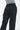 Person trägt 2Y Studios Anela Worker Baggy Jeans in verwaschenem Schwarz von 2Y Women und ein weißes Oberteil, abgebildet von der hinteren Taille abwärts. Die Jeans hat große Gesäßtaschen und ein schwarzes Label am Bund. Online verfügbar.