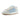Der Sylt Sneaker Adidas Campus clear sky hat ein beiges Wildleder-Obermaterial, hellblaue Adidas-Streifen und -Logo, weiße Schnürsenkel und eine Gummisohle.